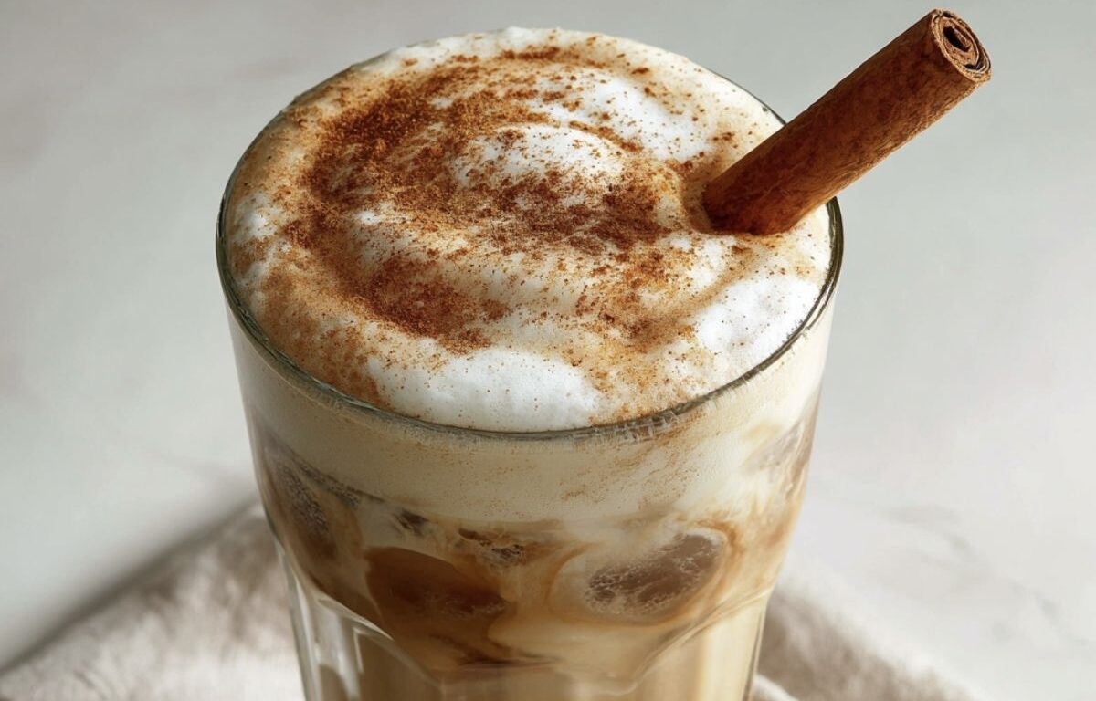 Iced Latte de miel y canela: el secreto refrescante de la temporada que aún no conoces